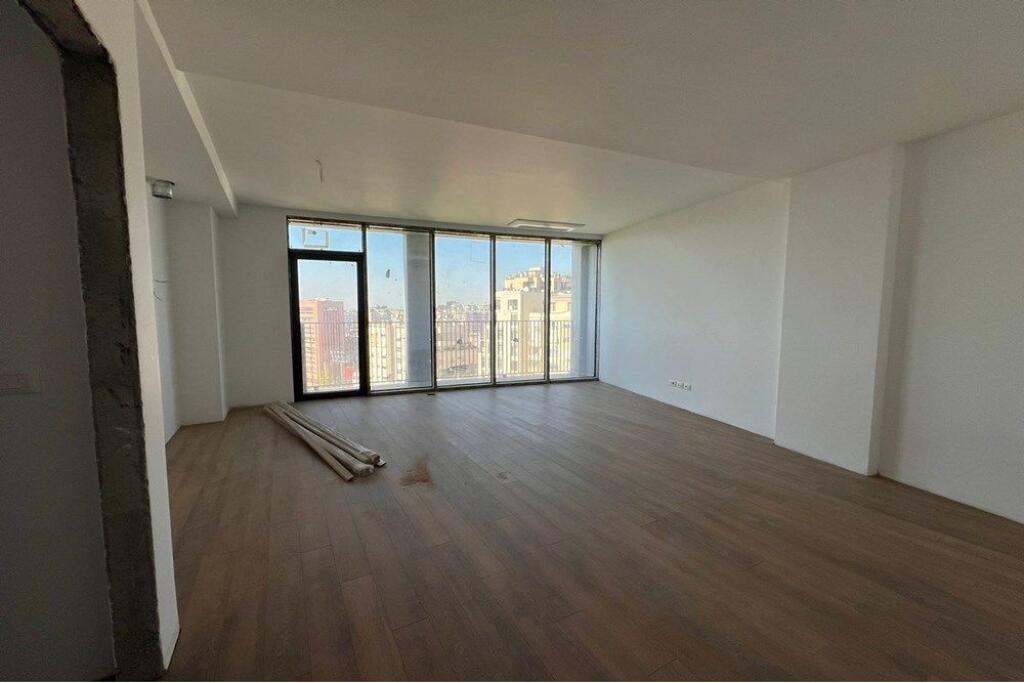 AMBIENT ZYRE PER QIRA TE LAKE VIEW!