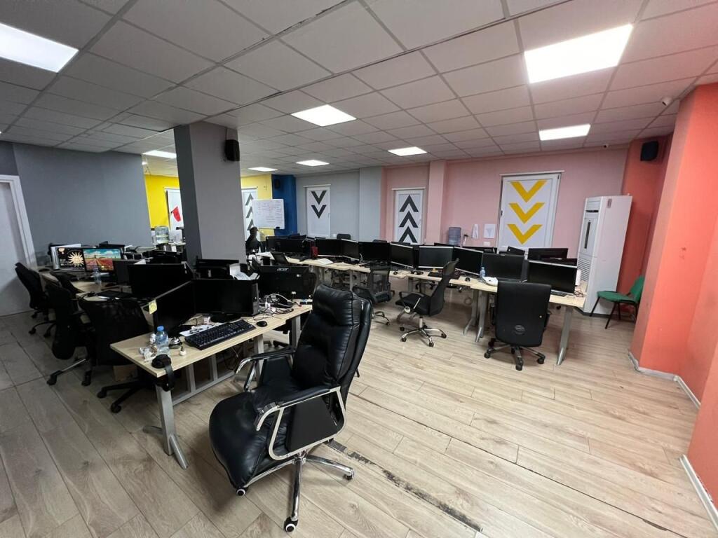 ZYRE ME QERA 515 M2 RRUGA E DIBRES 6000 EURO