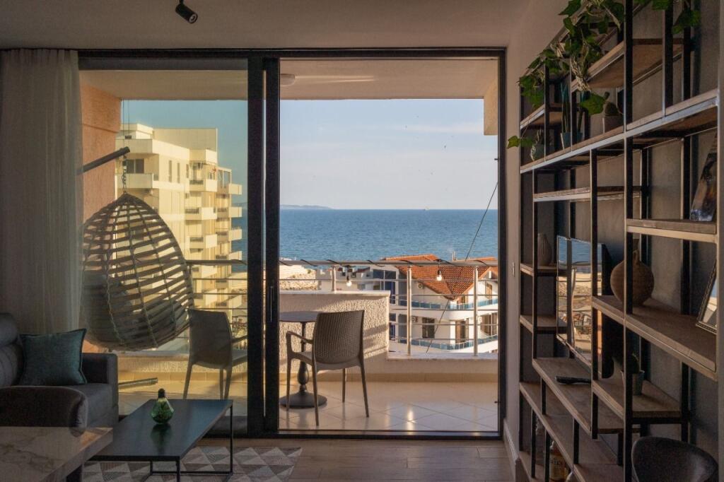 Apartment 2+1+2 for rent   Full Sea View in Currila