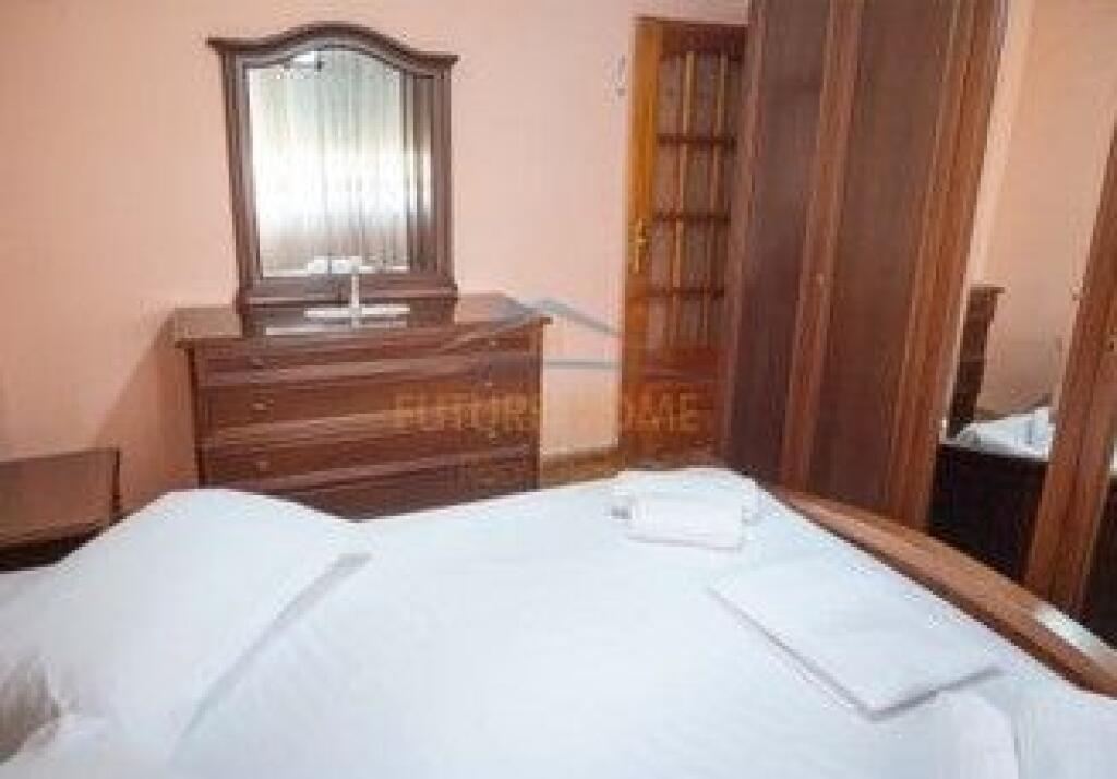 Qera , Apartament 3+1 , Pazari i Ri, Tirane.