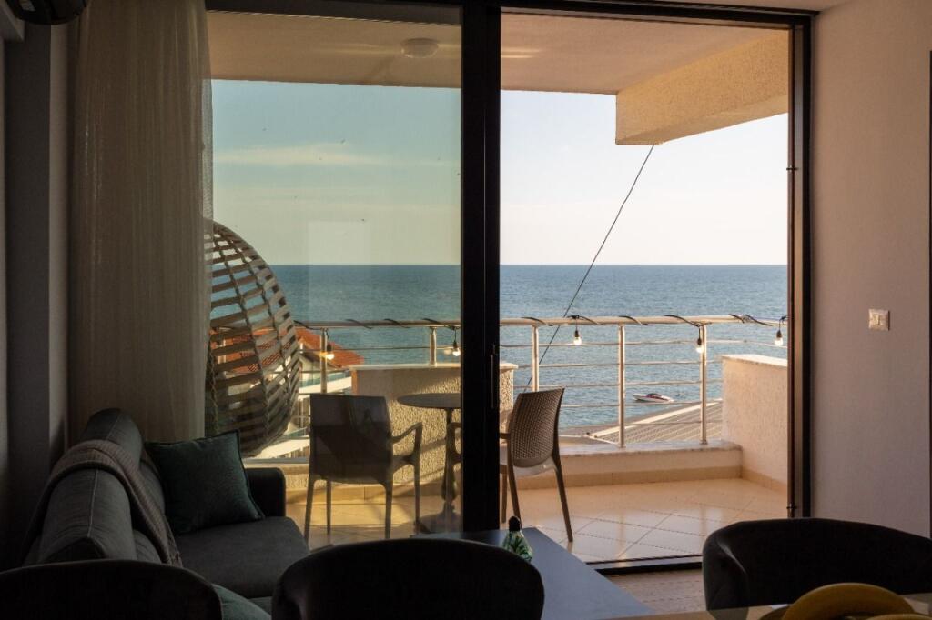 Apartment 2+1+2 for rent   Full Sea View in Currila