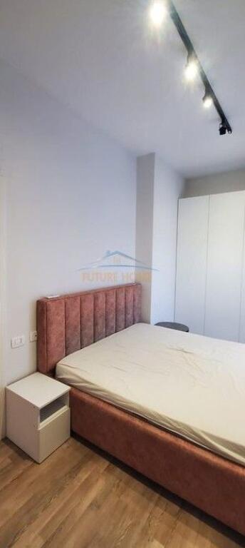 Affitto, Appartamento 1+1, Complesso Mangalem, Tirana.