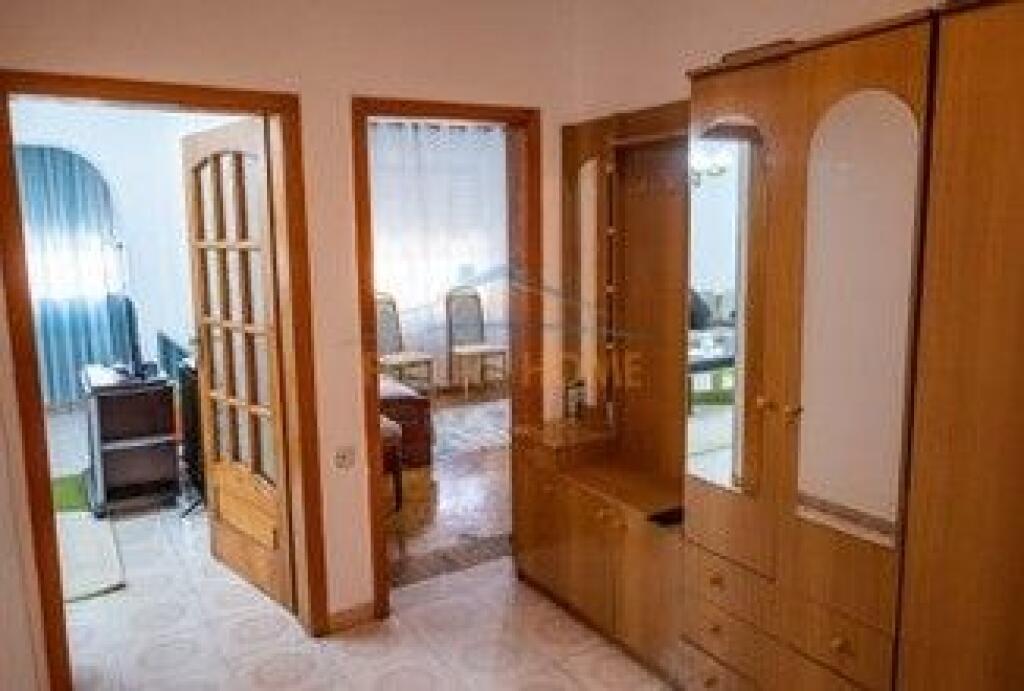 Qera , Apartament 3+1 , Pazari i Ri, Tirane.