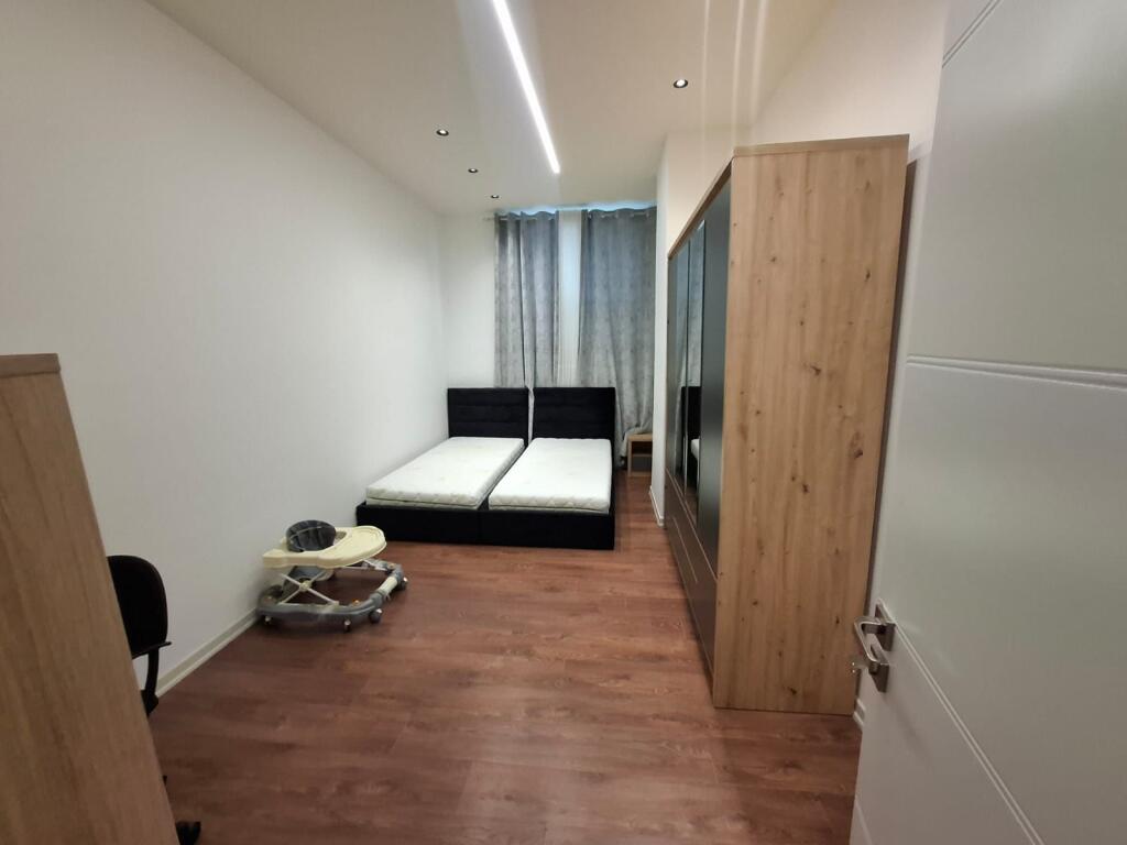 Jepet apartament me qera 2+1+2