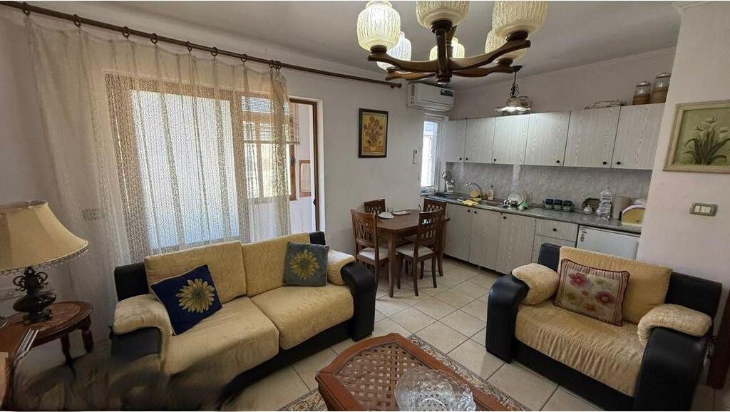 Appartamento 1+1 in affitto nella vecchia stazione finale di Tiranë e Re, Tirana - 400€