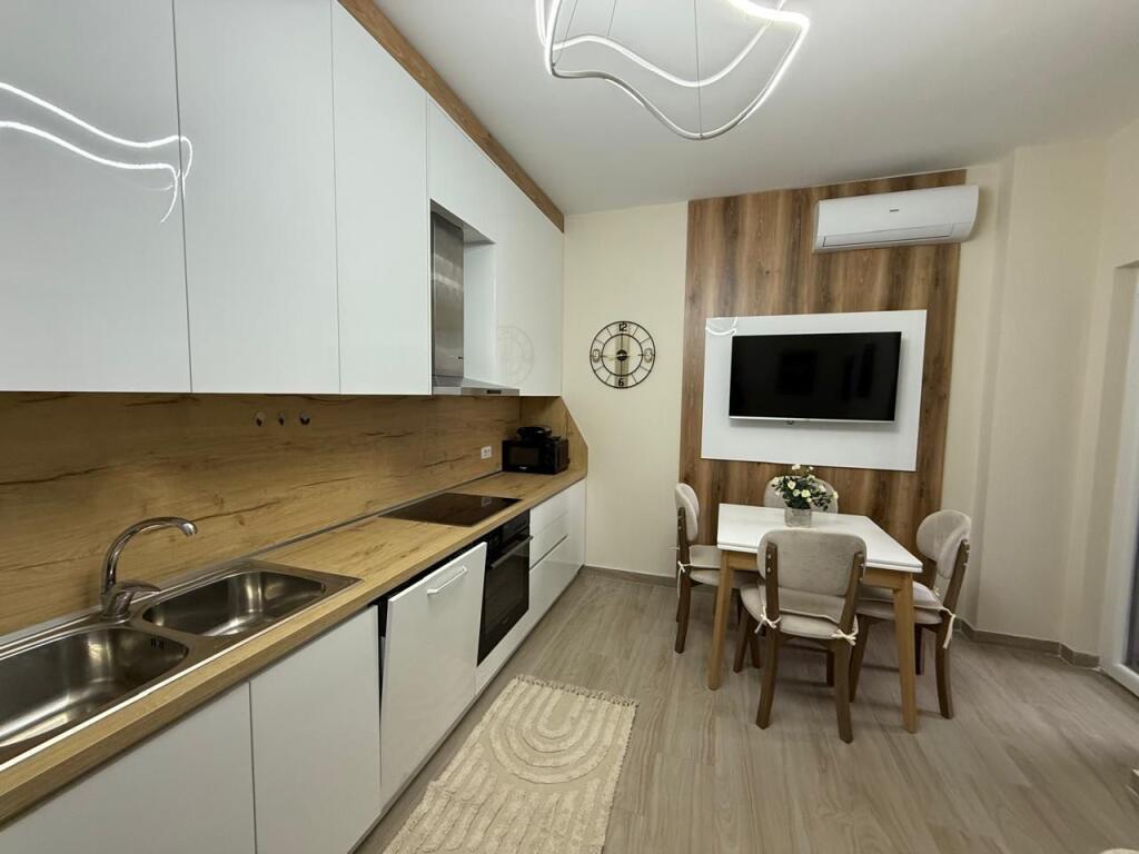 Apartament 2+1 per qira ne Xhamllik