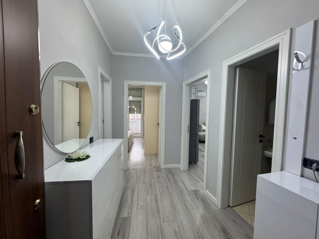 Apartment 2+1, Astir!