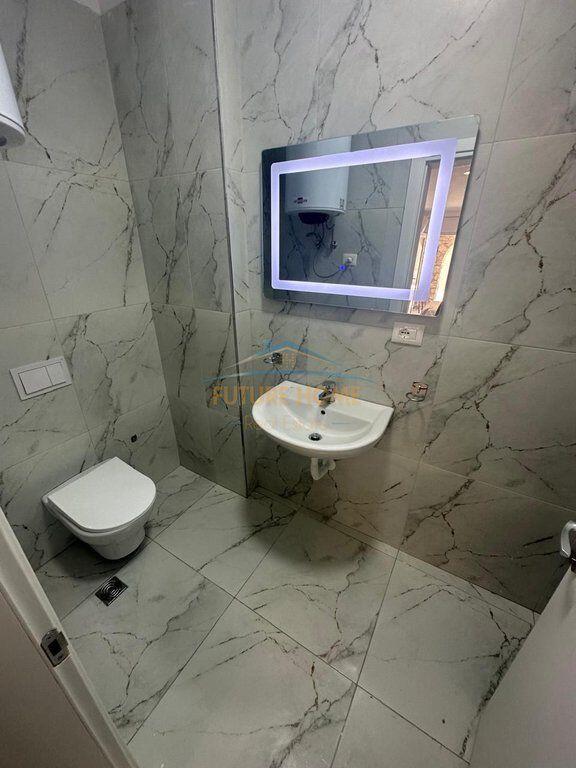 VENDESI APPARTAMENTO 1+1+POSTO AUTO, PALASE, DHERMI
