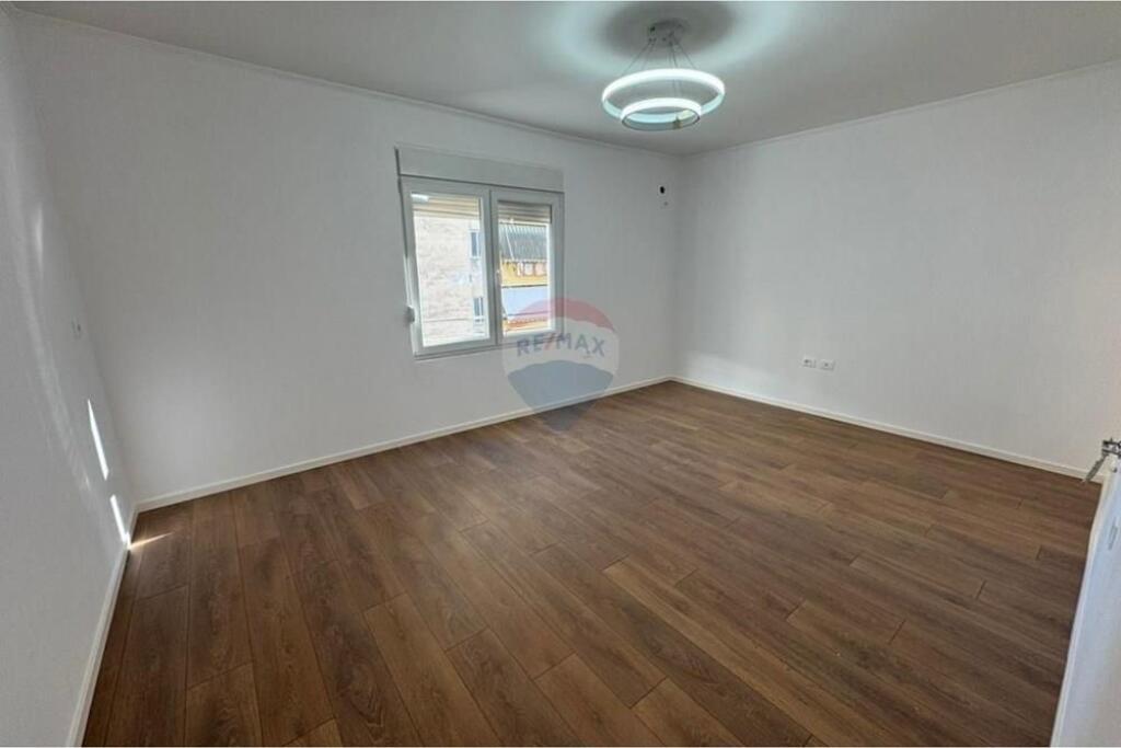 Appartamento - In Vendita - Via Kongresi I Manastirit, Tirana