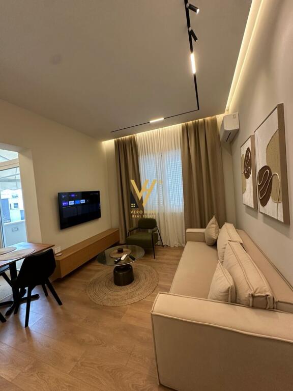 JEPET APARTAMENT 1+1 ME QIRA TE RRUGA E BARRIKADAVE 700 EURO