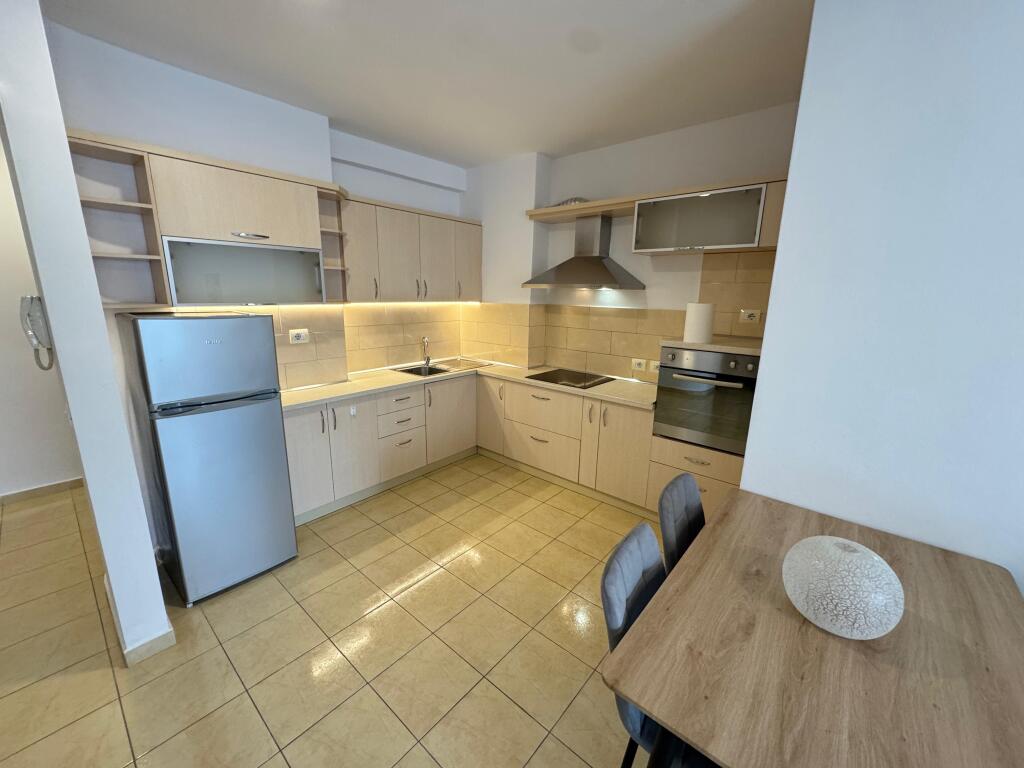 Affitto Appartamento 1+1 📍Via Don Bosko di fronte alla chiesa 6° piano con ascensore Prezzo 50.000 lek/mese non trattabile