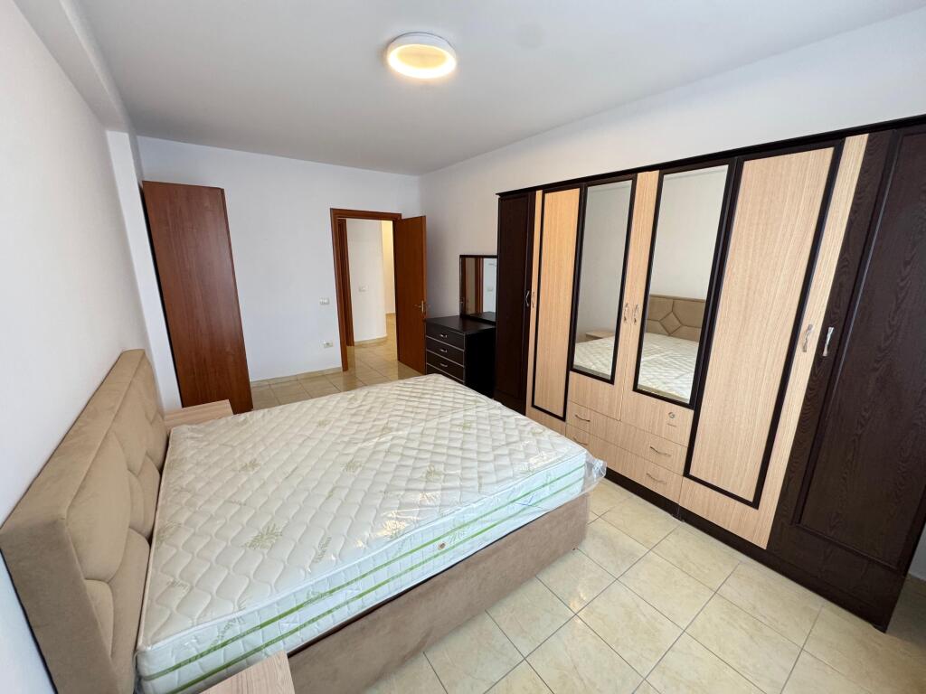 Affitto Appartamento 1+1 📍Via Don Bosko di fronte alla chiesa 6° piano con ascensore Prezzo 50.000 lek/mese non trattabile
