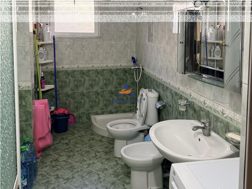 JEPET APARTAMENT ME QERA 2+1+BALLKON "ISH PARKU, SHKOLLA NAIM FRASHËRI" 55.000 LEKE