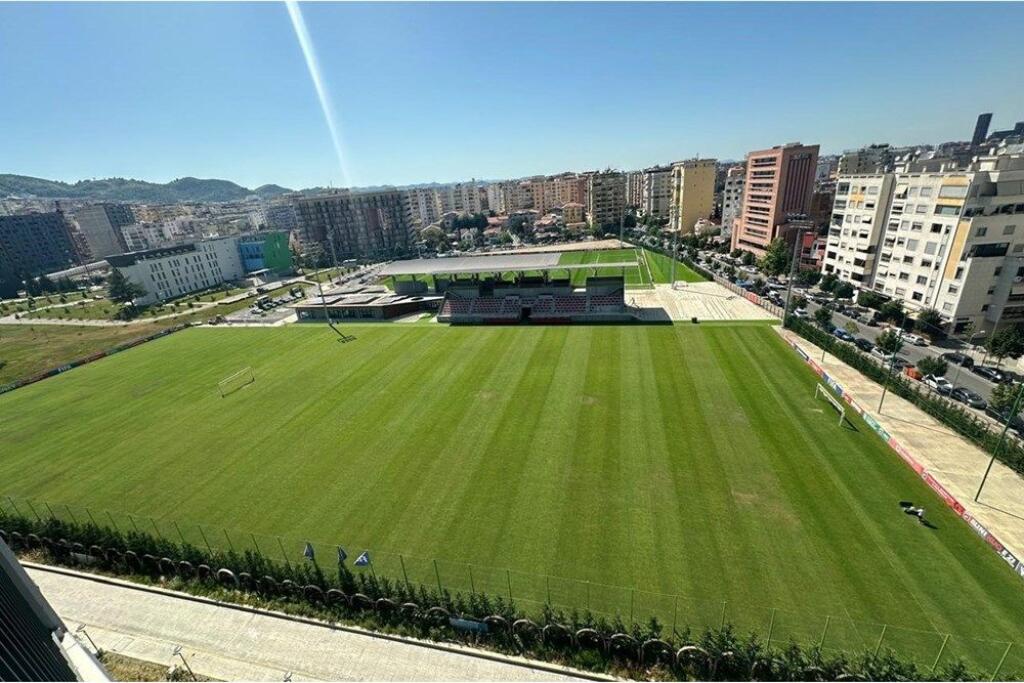 AMBIENT ZYRE PER QIRA TE LAKE VIEW!