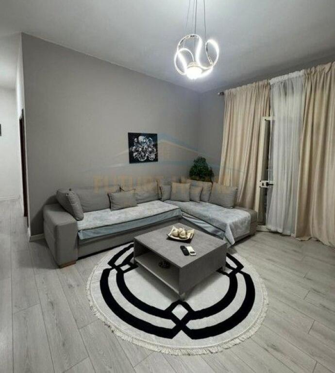 Qera, Apartament 1+1 , Rruga e Barrikadave, Tirane.