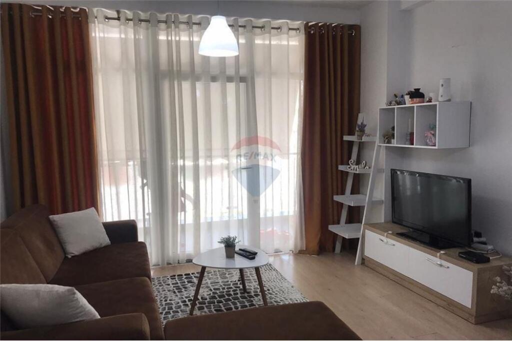 Jepet me qira apartament 1+1 i mobiluar tek Komuna e Parisit,Kompleksi KIKA 2.