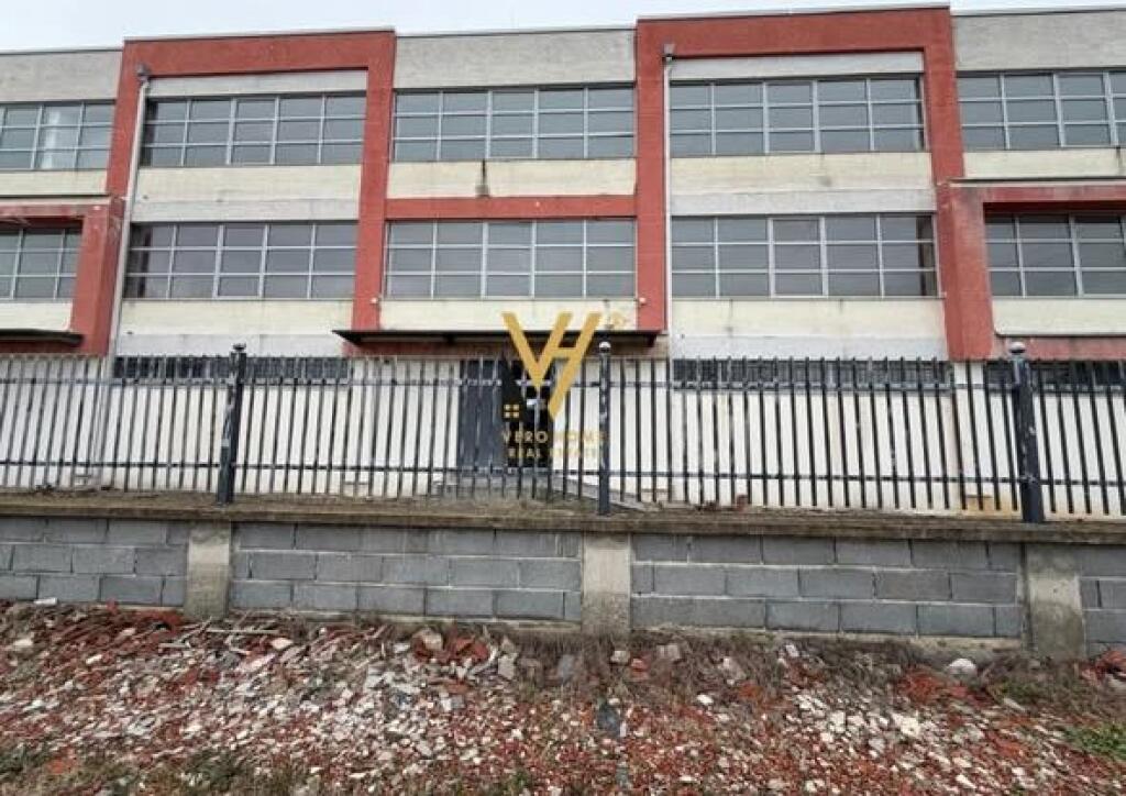 WAREHOUSE 720 M2 FOR RENT IN PRUSH 2,800 EURO