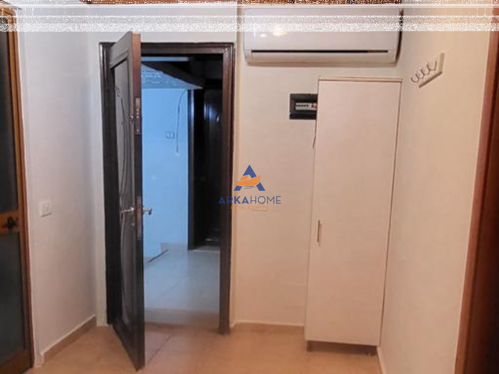 JEPET ME QERA APARTAMENT 2+1+BALLKON "RRUGA HALIT BEGA , SHKOLLA E BASHKUAR " 400 EURO