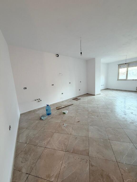 🏢 Jepet me qira apartament / zyrë pranë Qendrës së Tiranës  