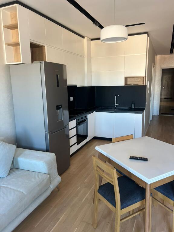 Jepet me qera apartament 1+1 në Kompleksin Panorama