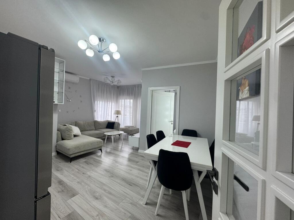 Apartment 2+1, Astir!