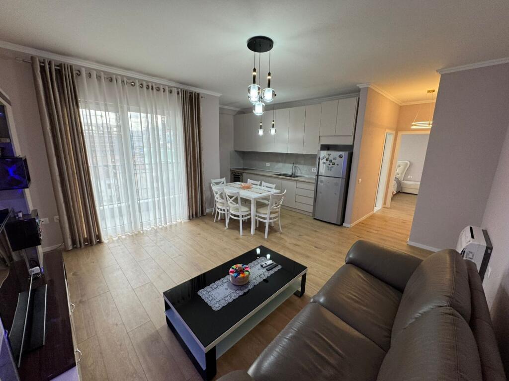 Affittasi appartamento 1+1  Indirizzo: siri kodra  Vicino hotel Meridian  Terzo piano  Arredato  Prezzo 550€ al mese