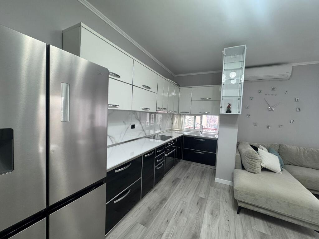 Apartment 2+1, Astir!
