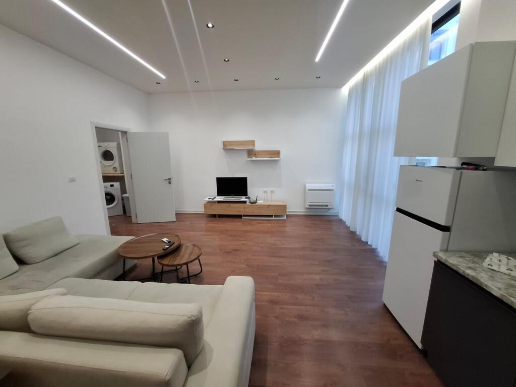 Jepet apartament me qera 2+1+2