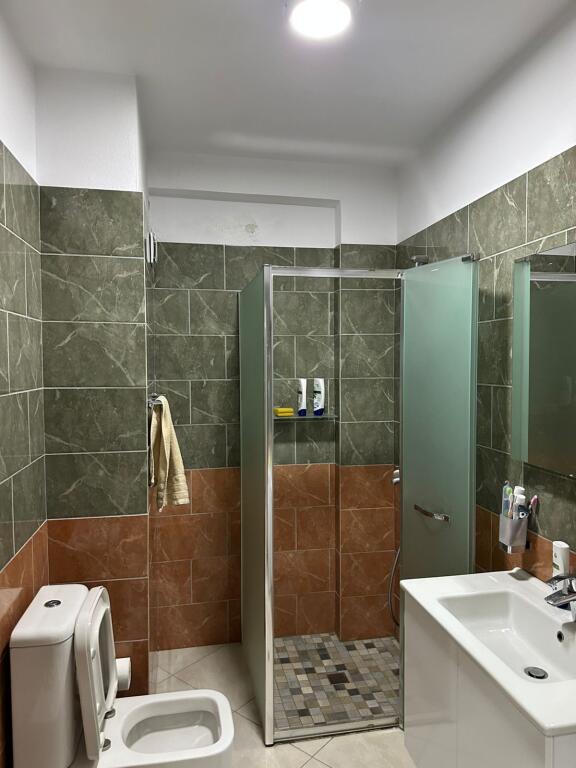 🏡 Apartment 2+1+2 for sale 📍 Tom Doshi Complex, Shkozë  ✅ Purchase option with credit 📐 Area: 105.5 m² 🏢 2nd floor residential, with elevator 🛋️ Furnished, ready to live in 📄 With mortgage 💶 Price: 137 million lek   