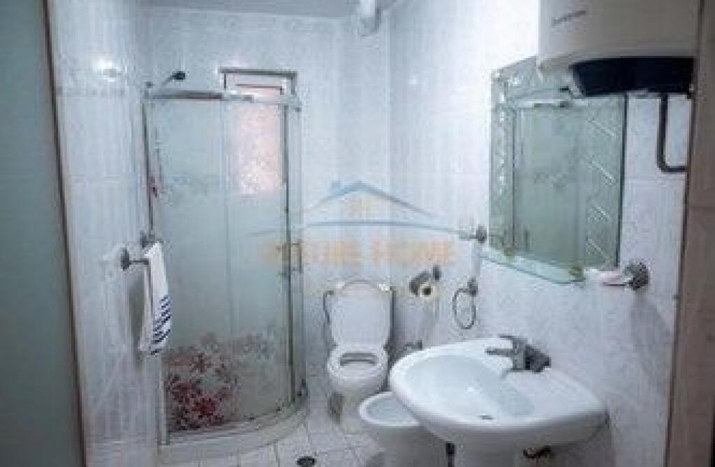 Qera , Apartament 3+1 , Pazari i Ri, Tirane.