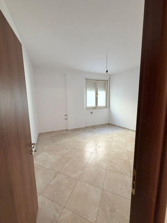 🏢 Jepet me qira apartament / zyrë pranë Qendrës së Tiranës  