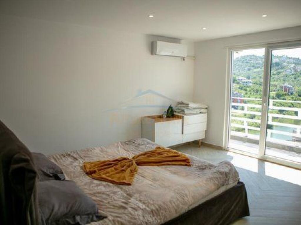 For sale, Penthouse 3+1+2, Dry Lake, Tirana !
