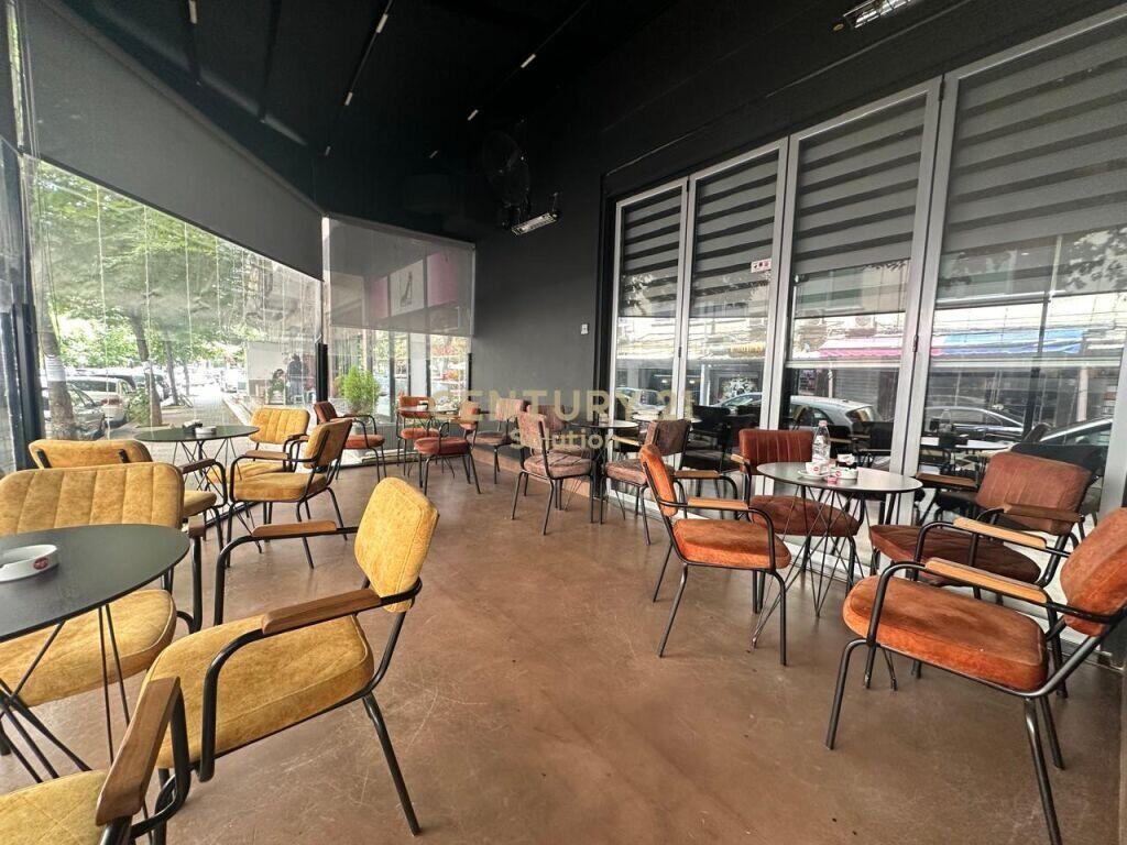 JEPET ME QERA AMBIENT DUPLEX TEK KOMUNA E PARISIT 2,000 € /Muaj Sip. Totale  174m2