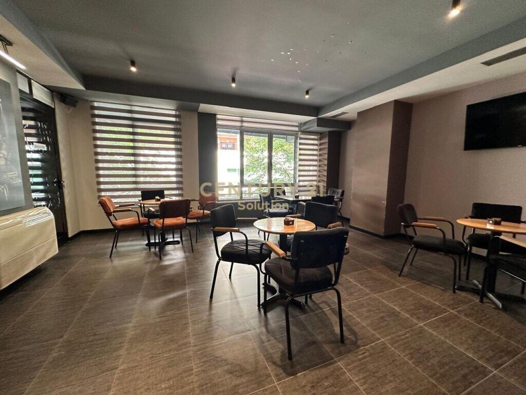 JEPET ME QERA AMBIENT DUPLEX TEK KOMUNA E PARISIT 2,000 € /Muaj Sip. Totale  174m2