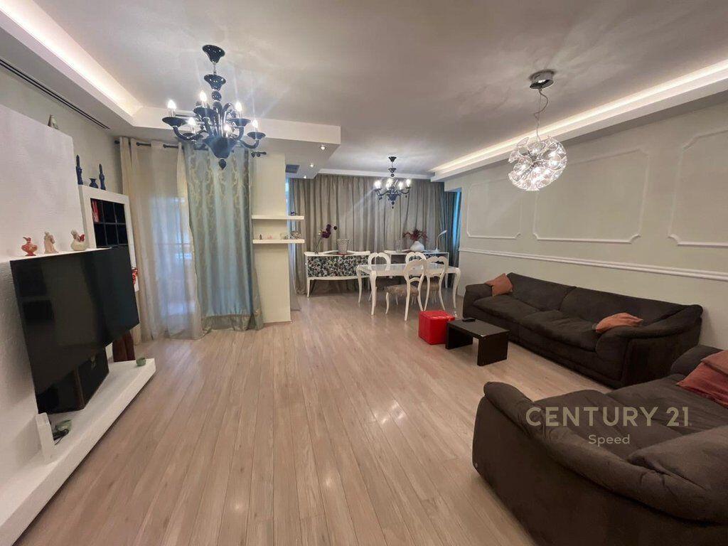 Ish Blloku – Apartament 2+1 me qira per zyre!!