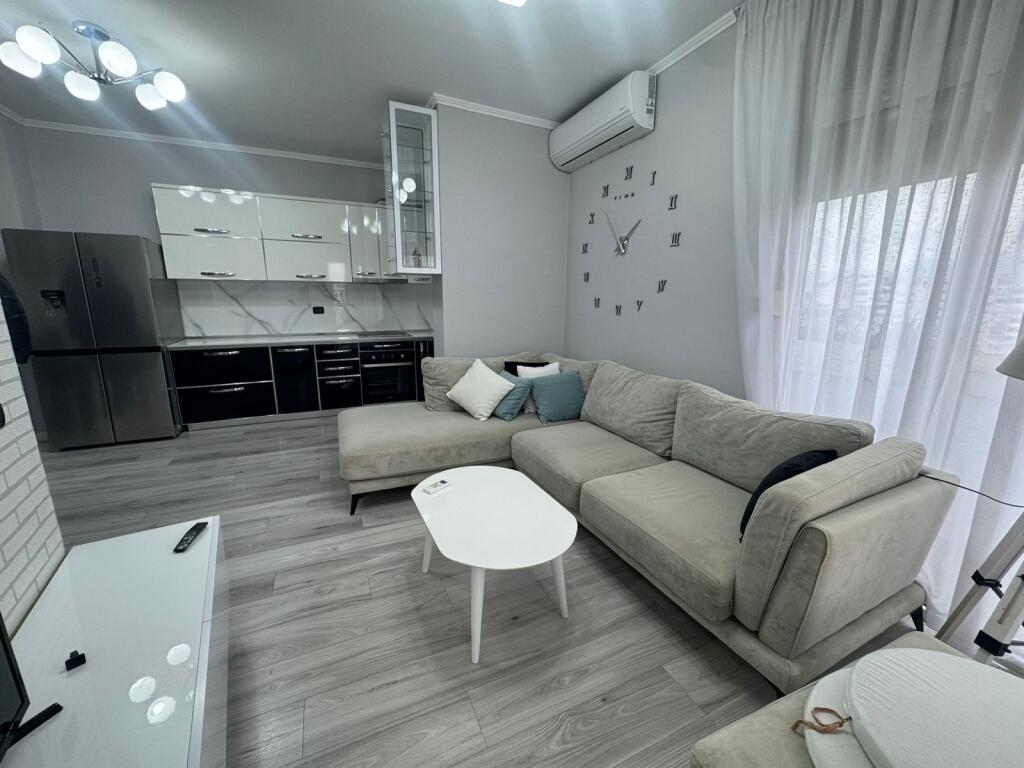 Apartment 2+1, Astir!