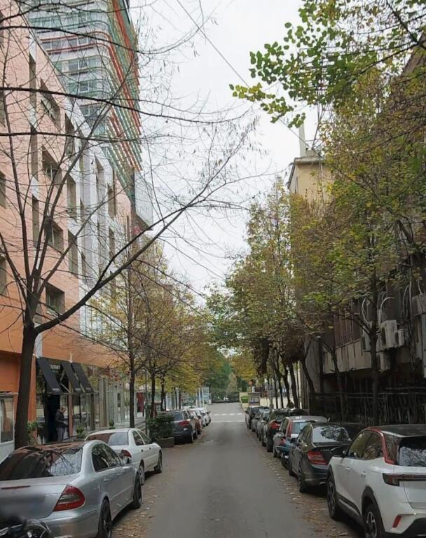ZYRE ME QERA 130 M2 RTSH 2200 EURO