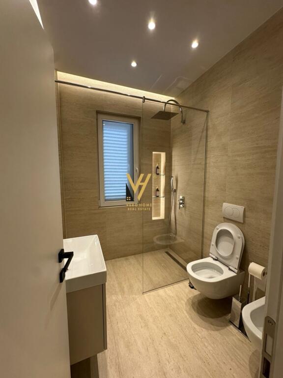 JEPET APARTAMENT 1+1 ME QIRA TE RRUGA E BARRIKADAVE 700 EURO