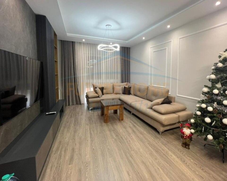Rent, Apartment 2+1+2, Rose Garden, Tirana.!