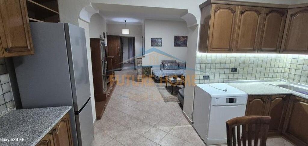 Affitto, Appartamento 1+1, Nuovo Mercato, Tirana.