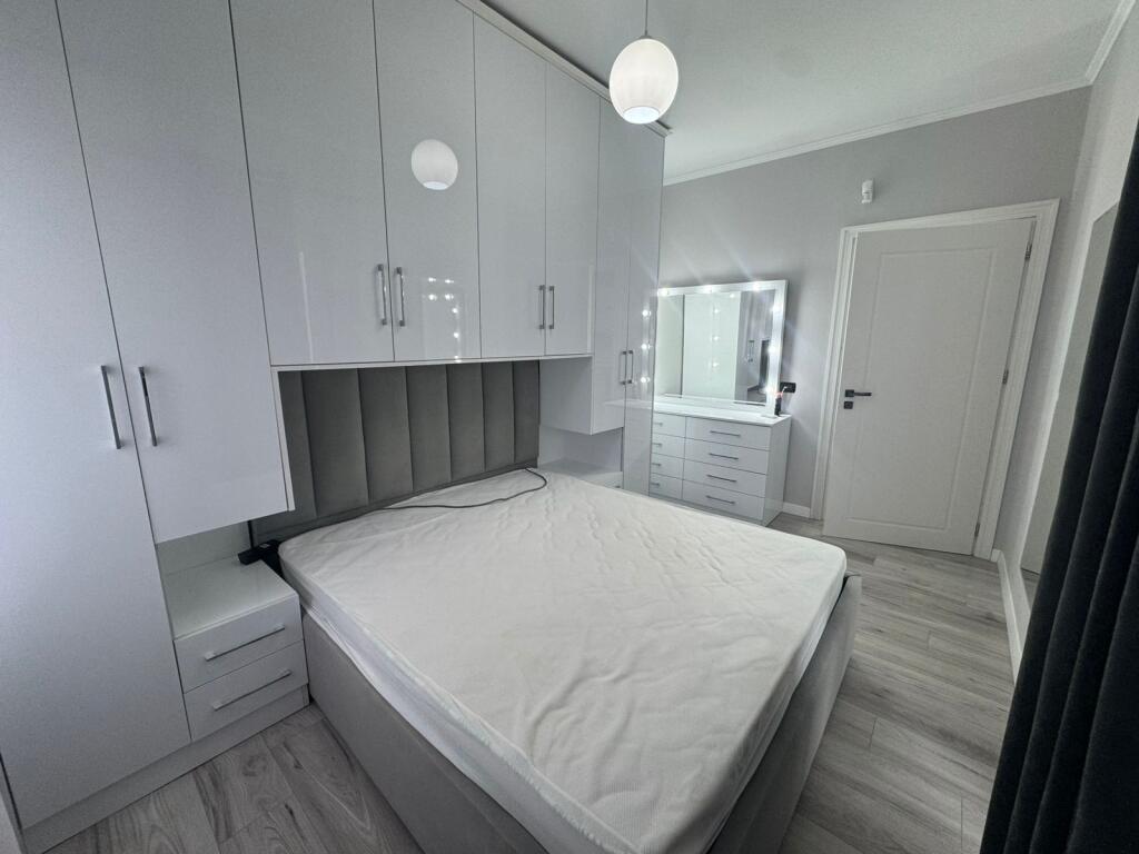 Apartment 2+1, Astir!