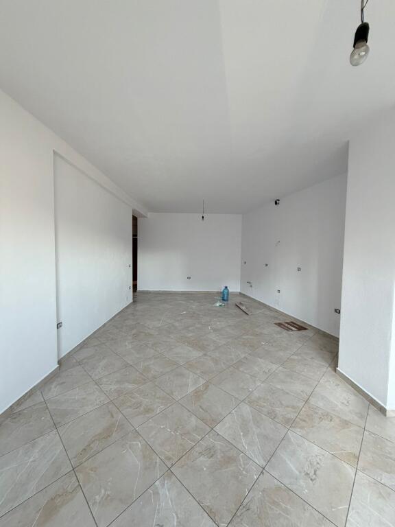 🏢 Jepet me qira apartament / zyrë pranë Qendrës së Tiranës  