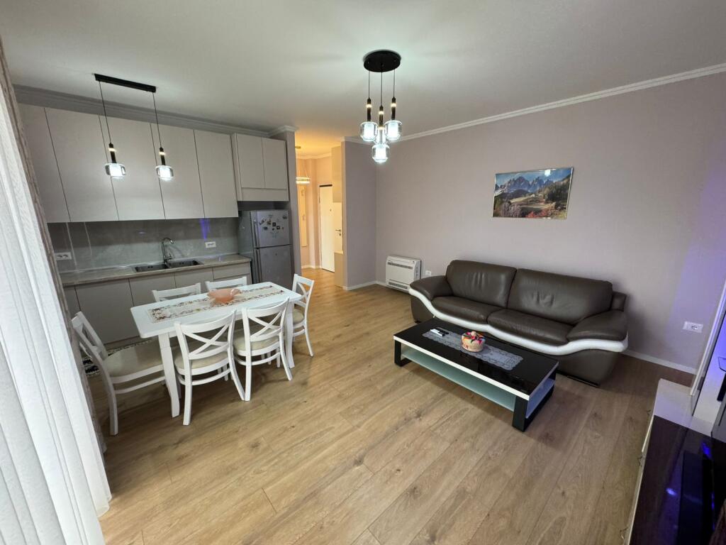 🏡Appartamento 1+1 in affitto –📍 Siri Kodra (vicino Hotel Meridian)💶 Prezzo: 550€/mese