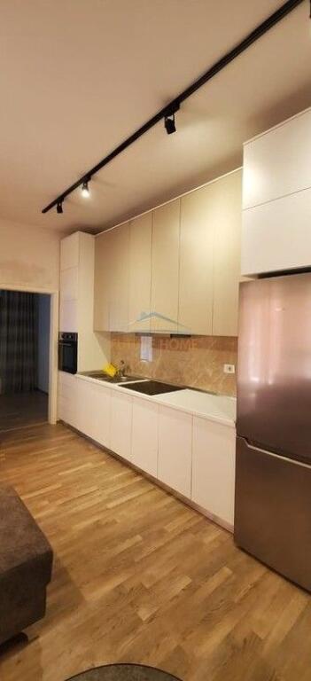 Affitto, Appartamento 1+1, Complesso Mangalem, Tirana.