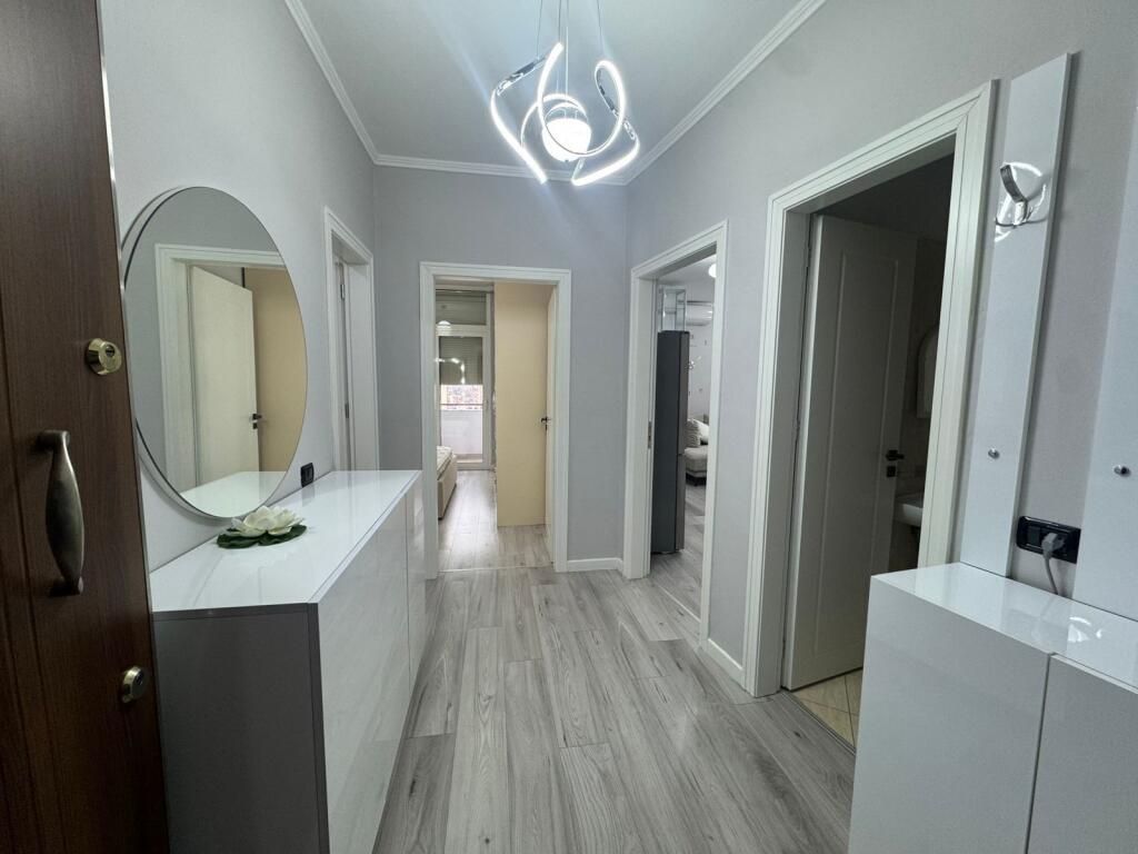 Apartment 2+1, Astir!