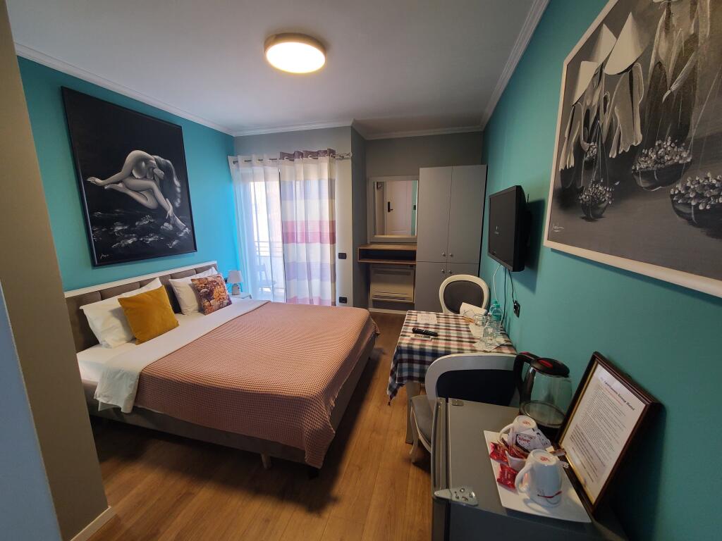Shitet Apartment I pershtatur Hotel