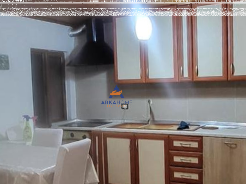 JEPET ME QERA APARTAMENT 2+1+BALLKON "RRUGA HALIT BEGA , SHKOLLA E BASHKUAR " 400 EURO