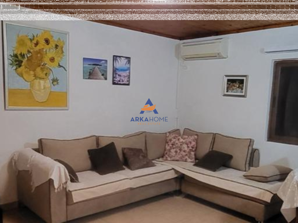 JEPET ME QERA APARTAMENT 2+1+BALLKON "RRUGA HALIT BEGA , SHKOLLA E BASHKUAR " 400 EURO