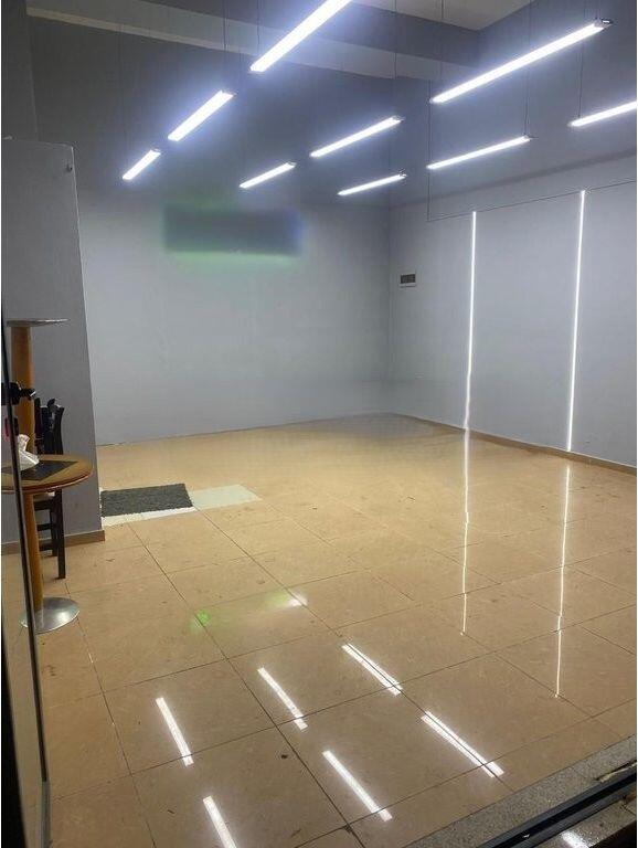 JEPET ME QERA AMBIENT KOMERCIAL TEK KOMPLEKSI HALILI! 450 € /Muaj