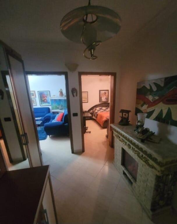 Vendesi in vendita 3+1, situato all'inizio della via Myslym Shyri